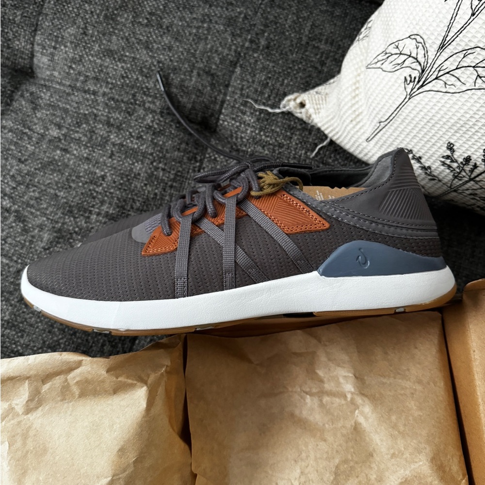 NEW OLUKAI mens mio li sneaker in pavement/vintage indigo